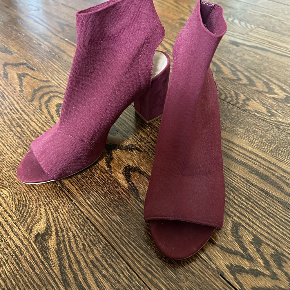 Women's Open-Toe Block Heel Booties in Wine
